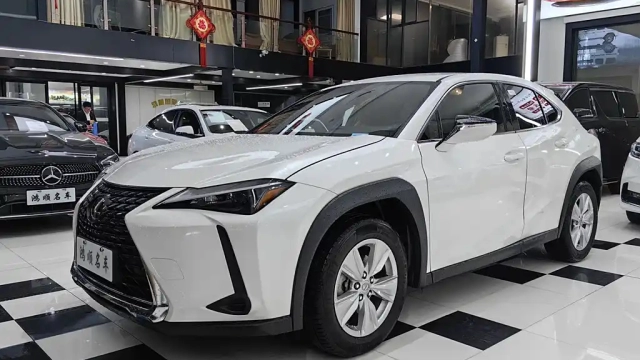 Lexus UX, 2023