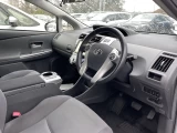 Toyota Prius Alpha, 2013 3
